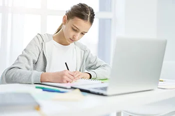 girl-laptop